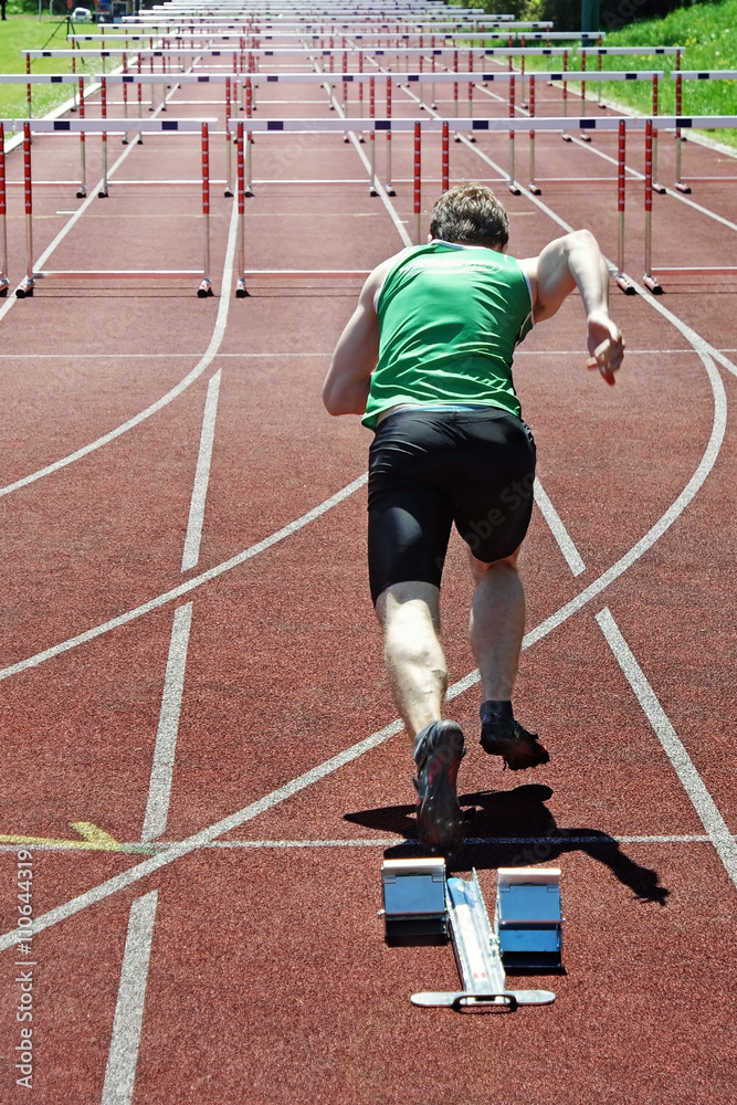 Ein Athlet beim Leichtathletiktraining StockFoto Adobe Stock