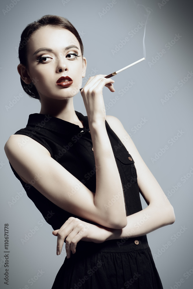 Fototapeta premium elegant smoking