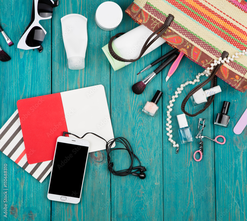 summer women set with straw bag, smartphone with headphones