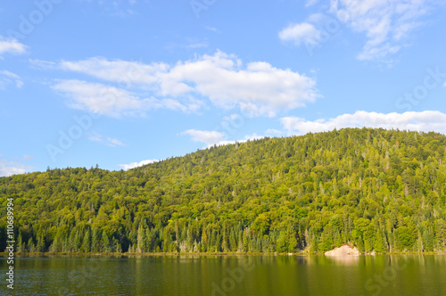 Fototapeta Naklejka Na Ścianę i Meble -  Lac in Mont-Tremblant national park in sunshine, Quebec, Canada