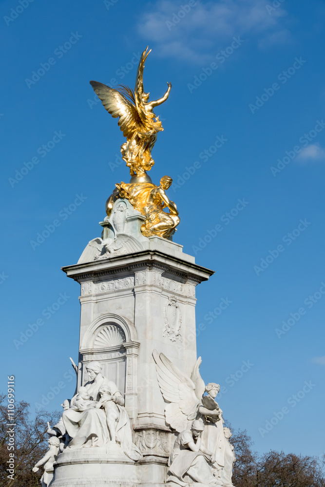 Fototapeta premium Victoria Memorial outside Buckingham Palace