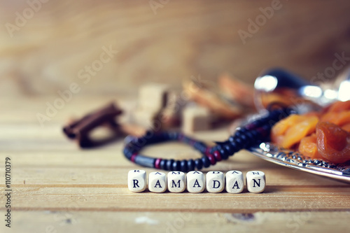 Foto dried fruit beads silver