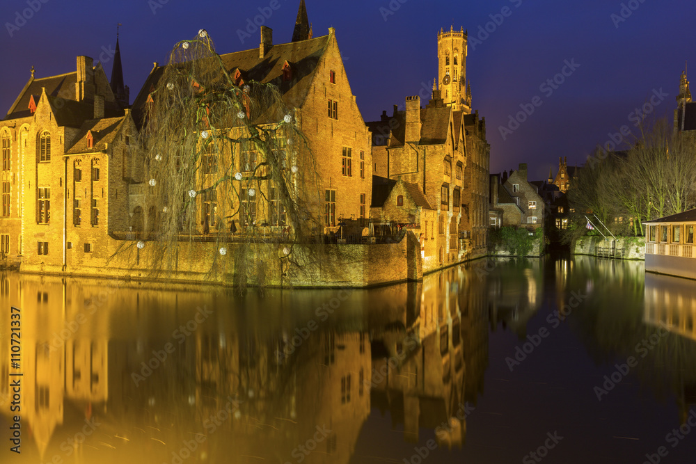 Obraz premium A canal in Bruges with the famous Belfry in Belgium