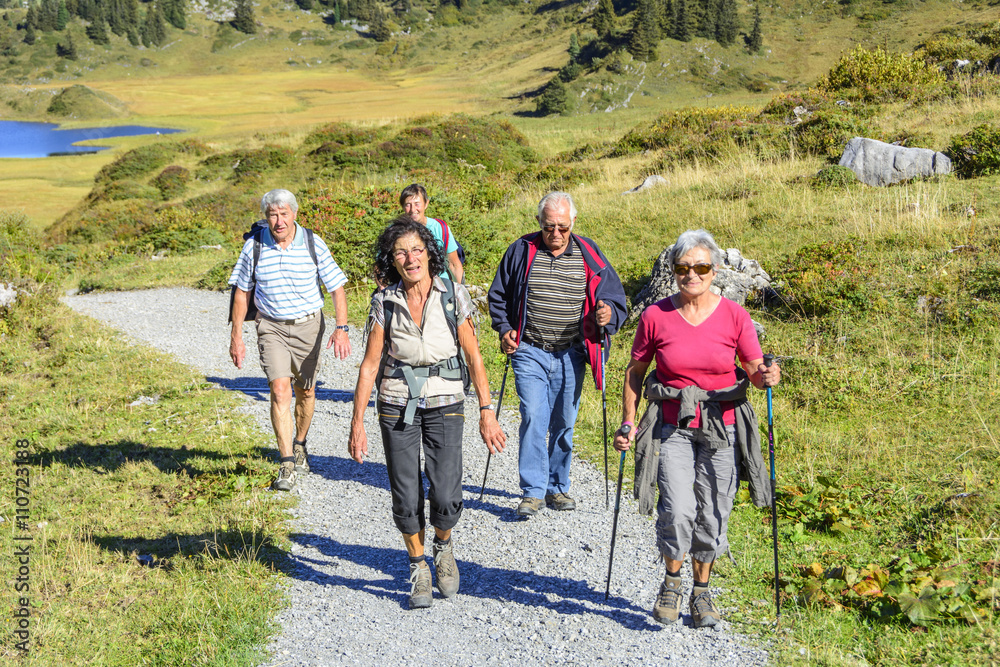 Seniorengruppe beim Wandern