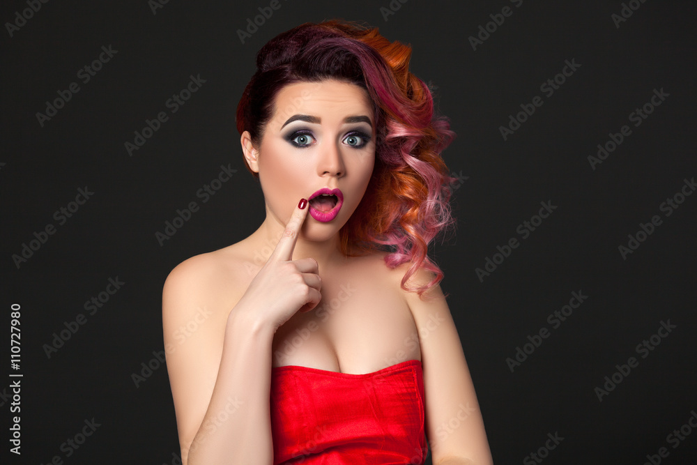 Naklejka premium Girl in red dress.