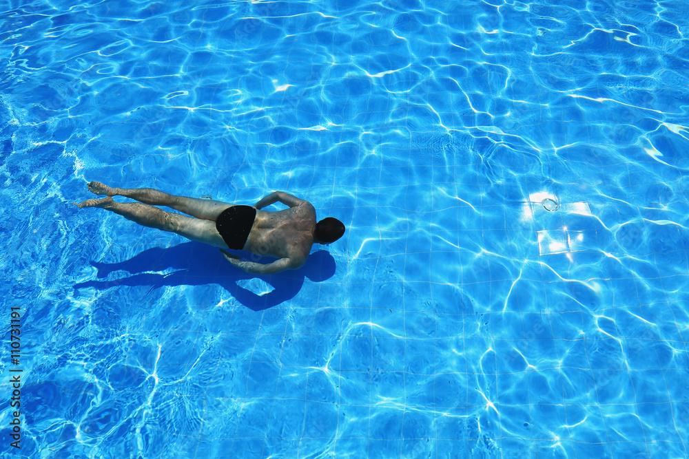 swimmer under water