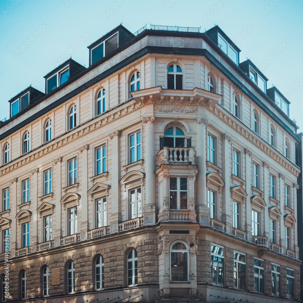 Fototapeta premium Classical Low Rise Building with Pillars in Munich