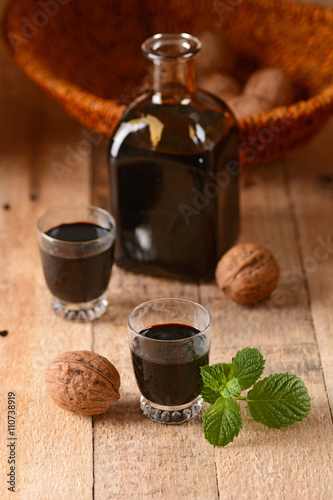 nocino alla menta - liquore alle noci italiano