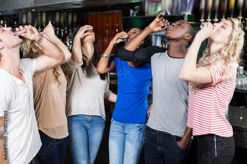 Canvas Print Group of friends drinking shots