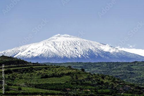 Vulcano, panorama con sfondo etna e cielo © carmelocesare