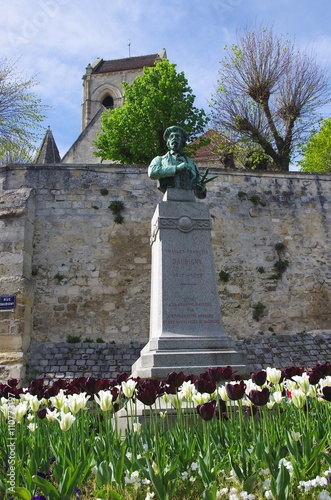 Canvastavla Statue of Daubigny in Auvers Sur Oise, France