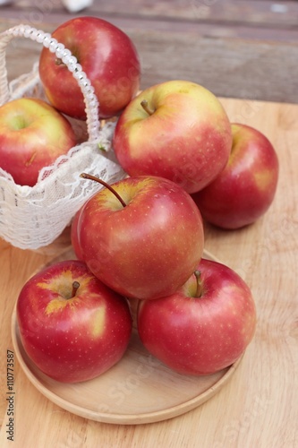 red apples is delicious on wood background.