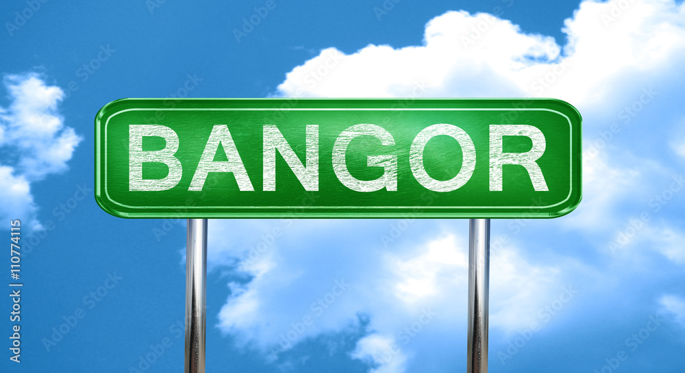 Obraz premium bangor vintage green road sign with highlights