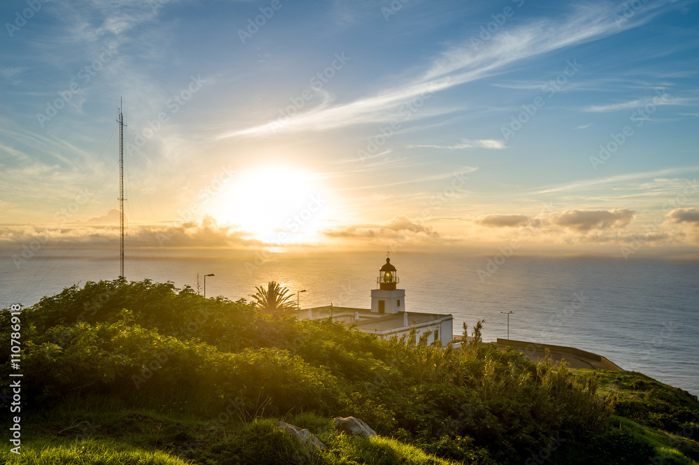 Fototapeta premium Sunset on the lighthouse cape