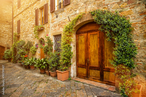 Fototapeta Naklejka Na Ścianę i Meble -  View of the ancient old european street in Pienza. Italy.