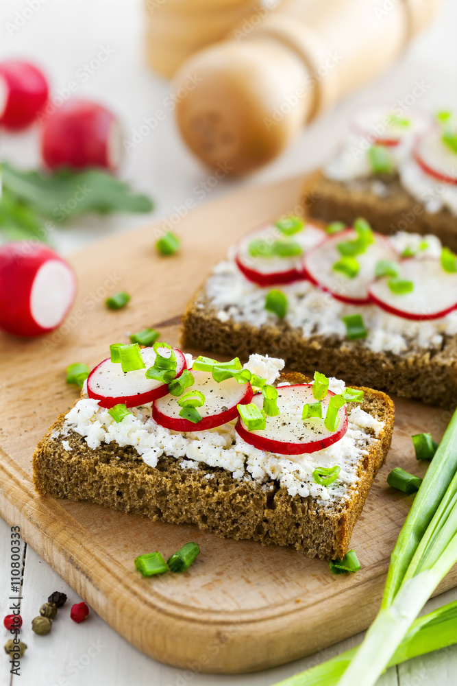Cream cheese ray sandwiches with radish. Summer vegetarian snacks.
