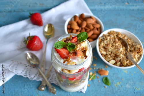 Oatmeal with yogurt, kiwi, banana, strawberries and almonds in a