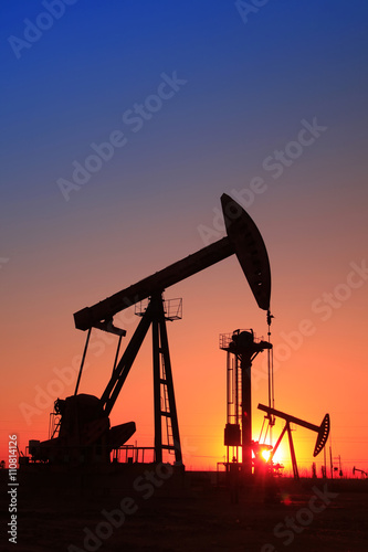 In the evening, the silhouette of the oil pump