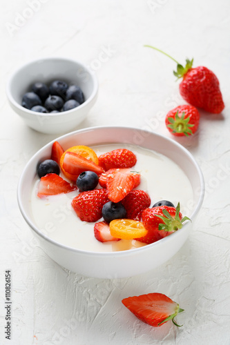 breakfast bowl with fresh berries