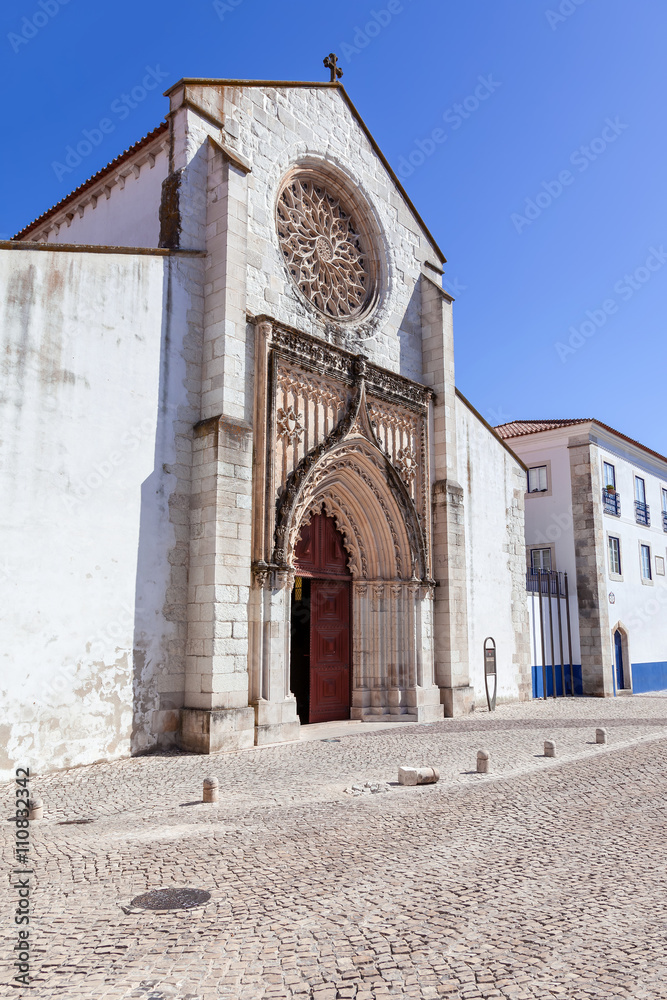 Santo Agostinho da Graca church, showing the largest Rose Window carved of a single slab of stone in Portugal. 14th and 15th century Mendicant and Flamboyant Gothic Architecture. Santarem, Portugal.