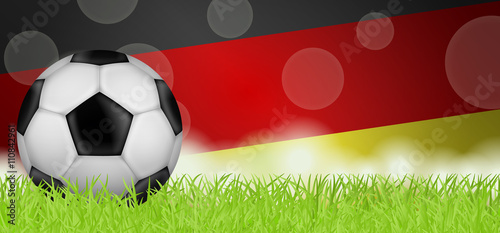 Fu  ballwiese mit Deutschlandflagge