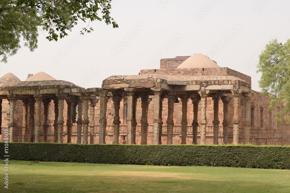 Qutub MInar / Ancient Pillars