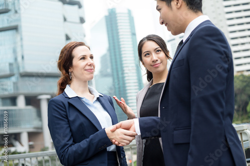 Billede på lærred Business people hand shaking