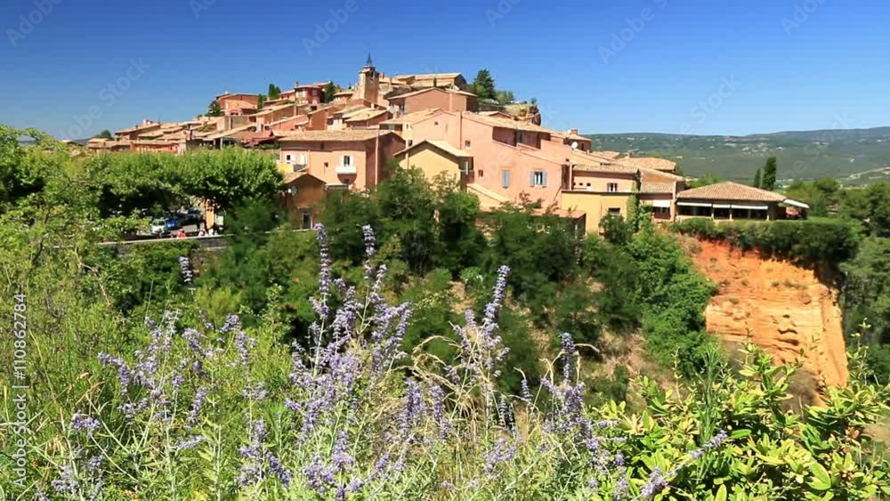 Roussillon et ses falaises d'ocre Roussillon et ses falaises d'ocre