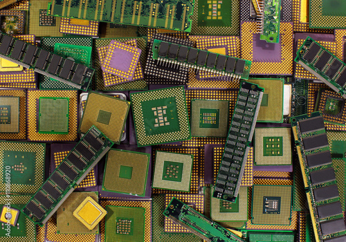 Canvas-taulu Pile of old CPU chips, obsolete computer processors and memory modules