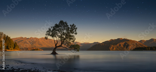 Colourful Lake Wanaka, New Zealand