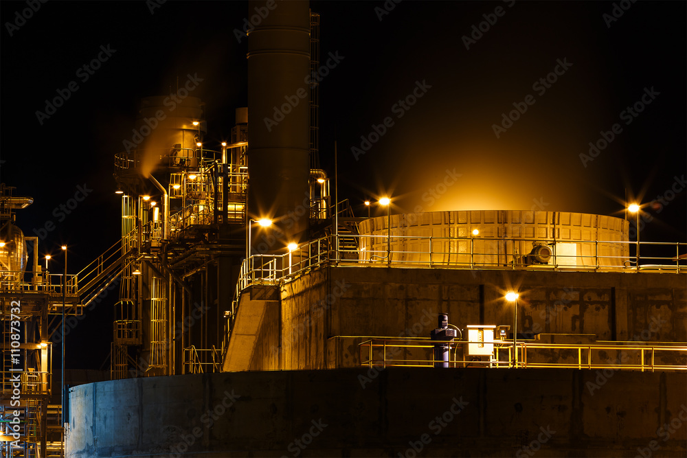 Obraz premium Cooling tower of gas turbine electrical power plant with light