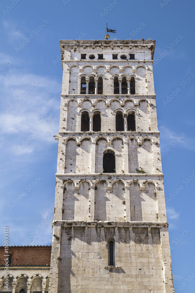 Fototapeta premium Chiesa di San Michele in Foro - Church of San Michele in Foro, catholic church dedicated to Archangel Michael, beautiful attraction in the ancient city of Lucca, Italy.