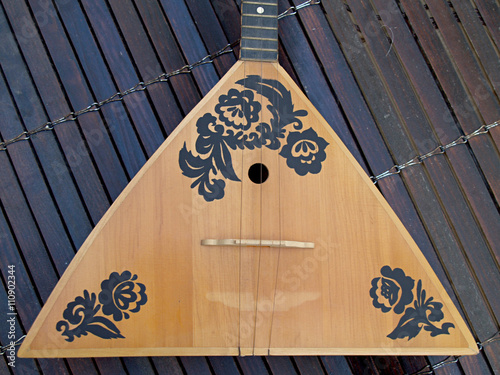 Konstfotografi russian balalaika on dark blind