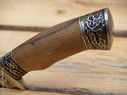Fotografija knife metal butt plate in wood