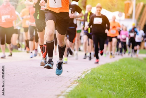 Obraz na płótnie Summer running race in the park w salonie