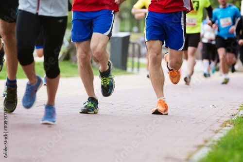 Obraz na płótnie Summer running race in the park w salonie