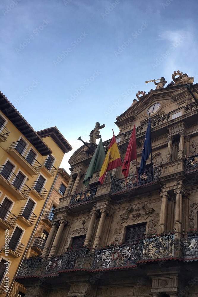 Fototapeta premium city hall in pamplona