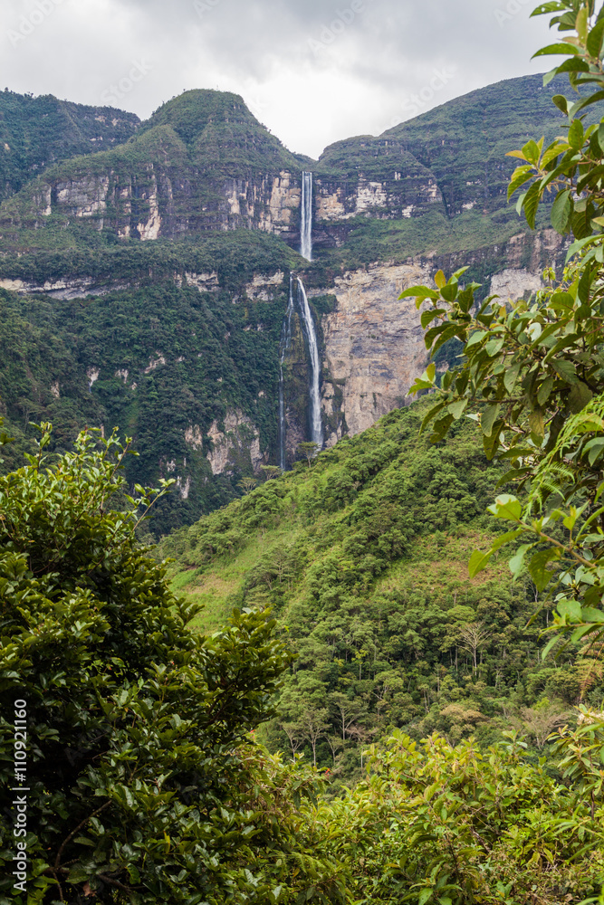 Catarata de Gocta, one of the highest waterfalls in the world (771 m in two parts), northern Peru.