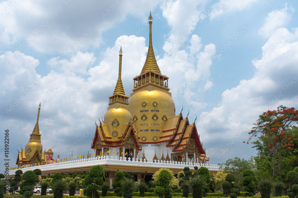 Naklejka premium Watprongarkad temple in Chachoengsao province,Thailand 