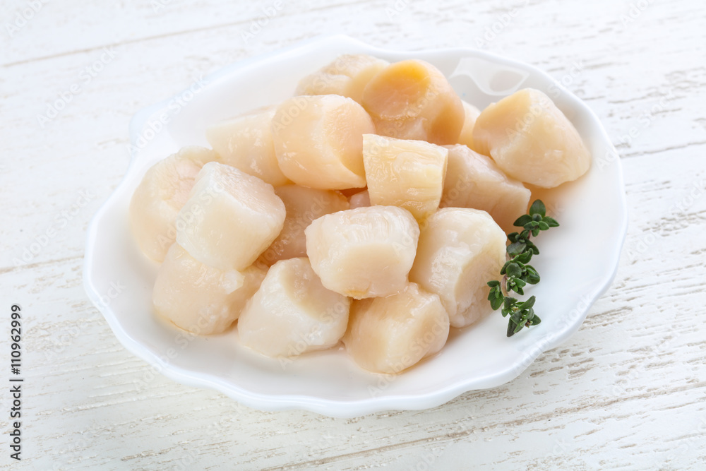 Raw scallops Raw scallops