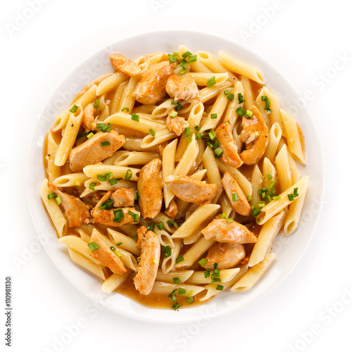 Penne with meat, sauce and vegetables 