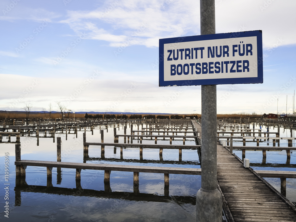 Zutritt verboten im Segelhafen