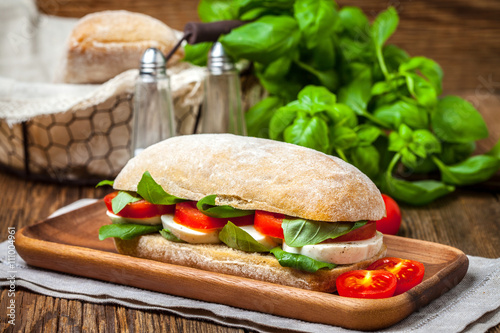 Papier peint Ciabata with mozzarella, tomato and basil