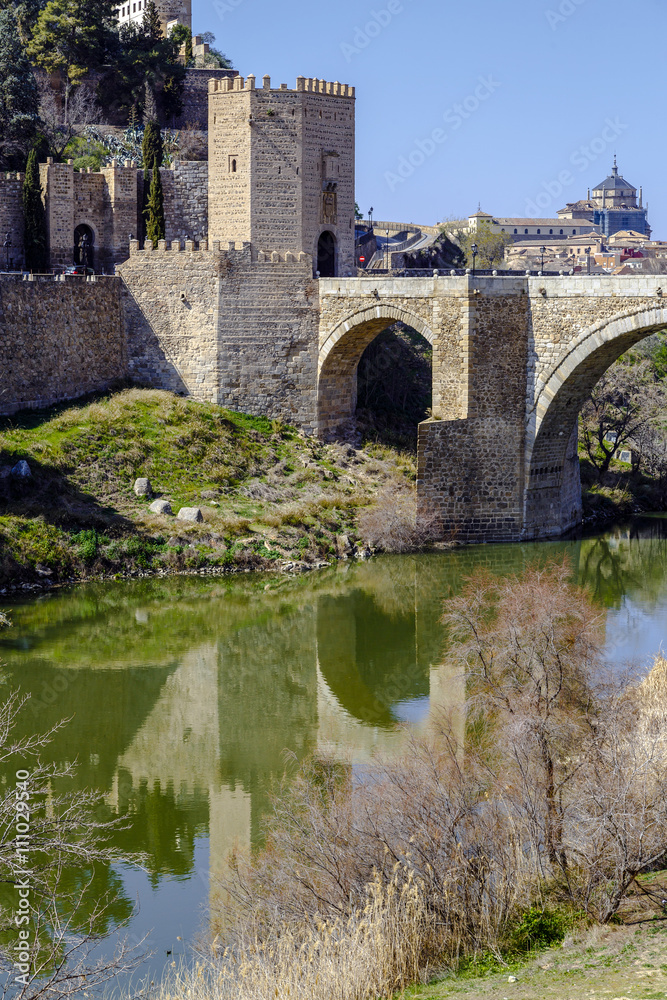 Alcantara Bridge, over the river Tage, Toledo - obrazy, fototapety, plakaty 