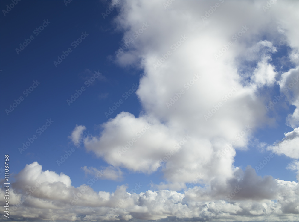 Obraz premium białe i szare chmury