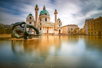 Plexiglas schilderij Wenen Karlskirche aan Karlsplatz met spiegeling  © rh2010