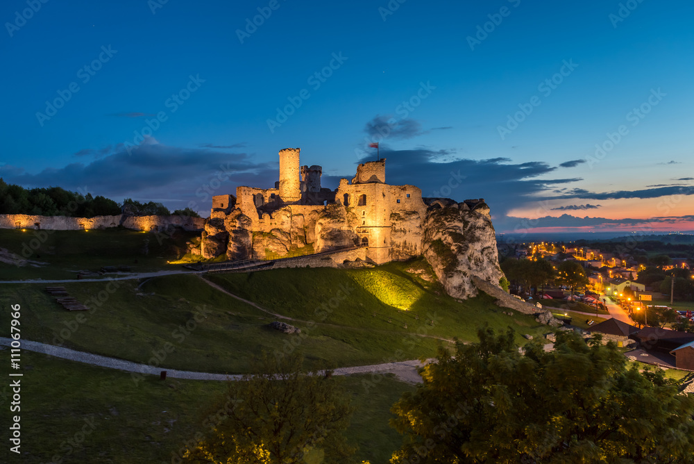 Castle, Ogrodzieniec fortifications, Poland. Castle, Ogrodzieniec fortifications, Poland.