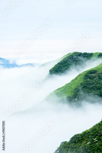 swieza-zielen-i-morze-chmur