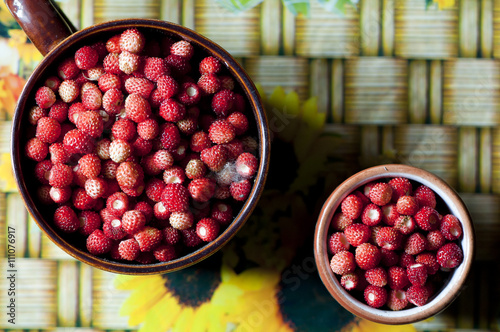 Земляника в чашке.