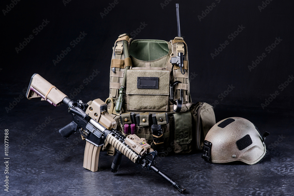 Bulletproof vest,helmet and rifle/Assault rifle,bulletproof vest,helmet